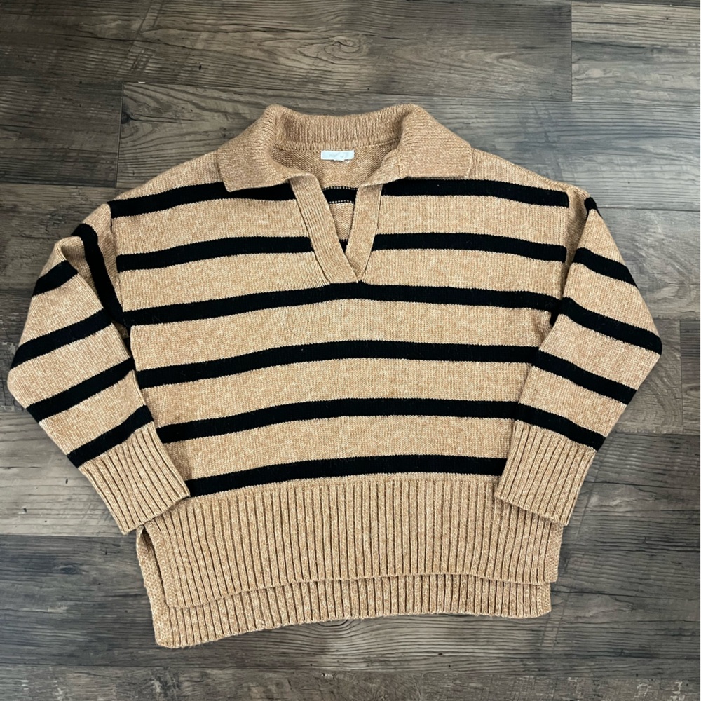 Lot of 6 Stylish Women's Sweaters and Tops - Picture 2 of 14